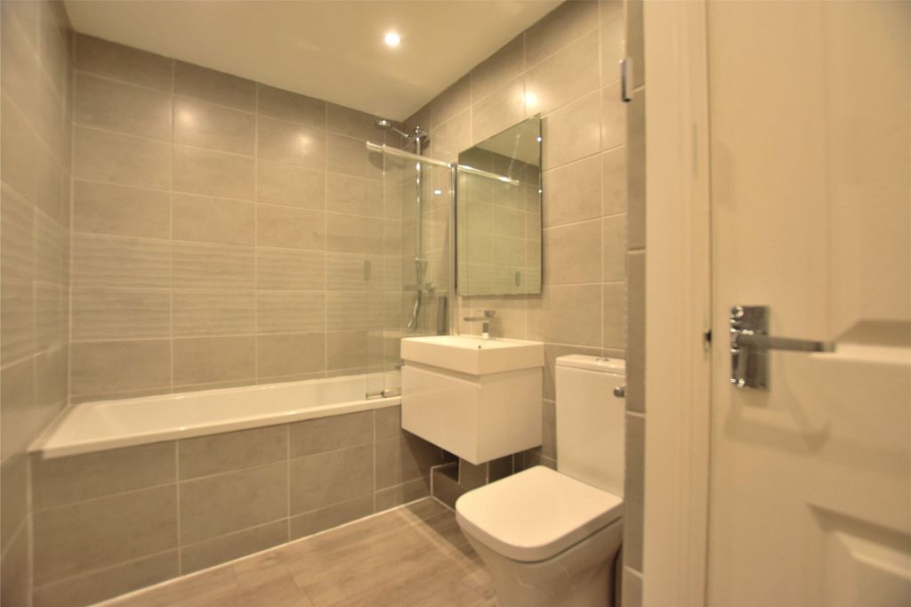 Property photo 3 of 7 Bathroom