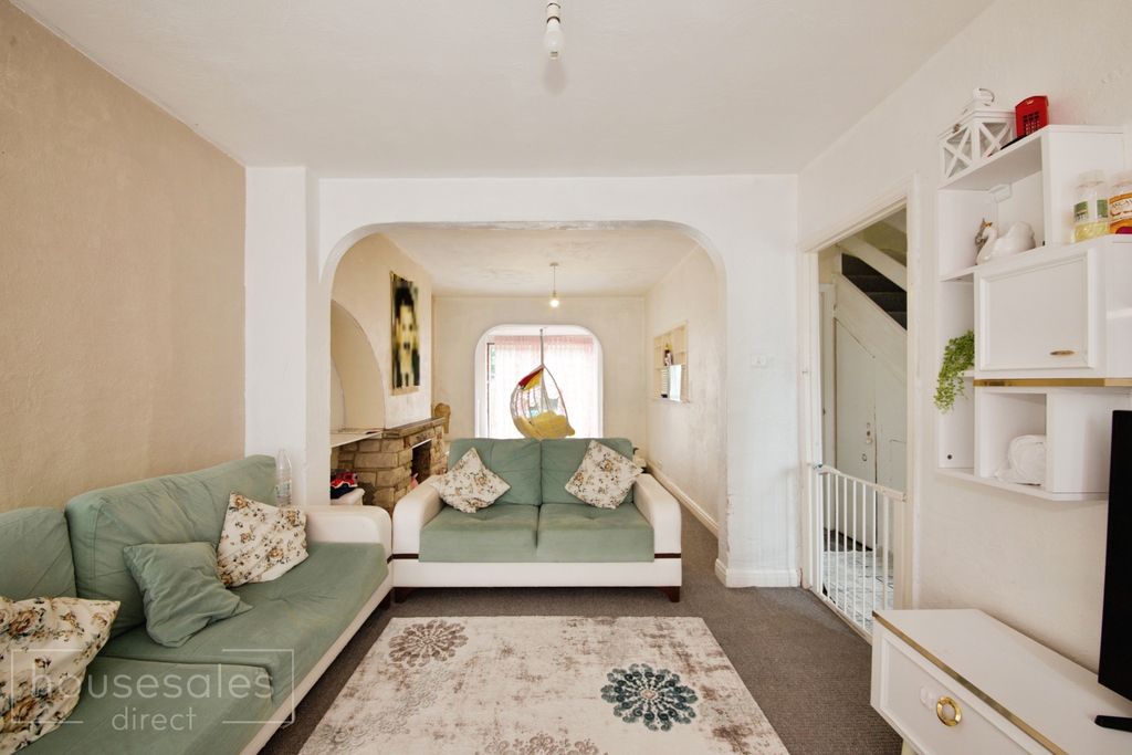 Property photo 2 of 11