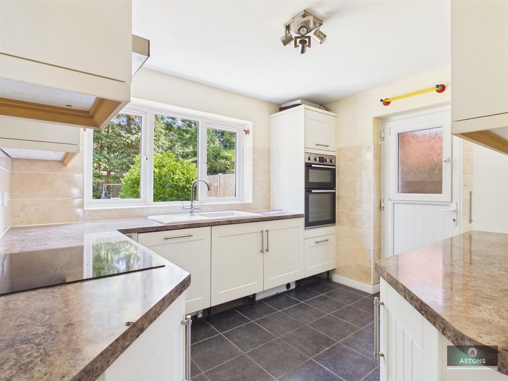 Property photo 2 of 17 Kitchen