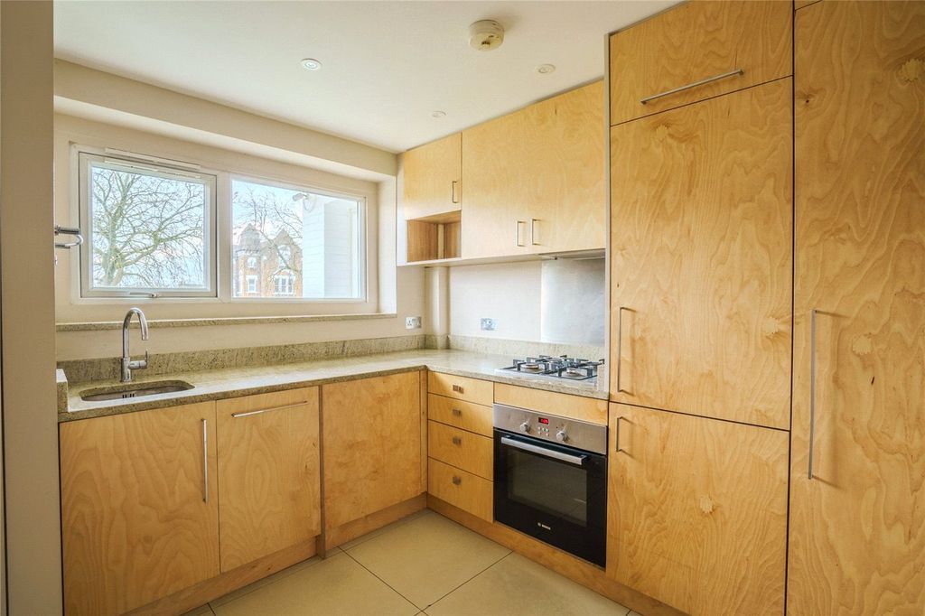 Property photo 2 of 10 Kitchen