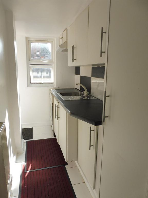 Property photo 2 of 7 Kitchen
