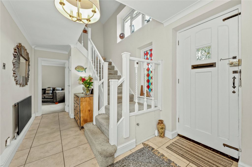 Property photo 2 of 19 Hallway