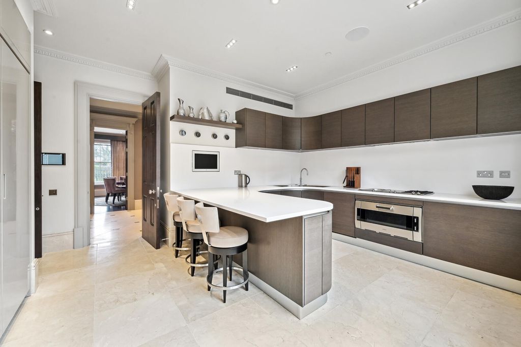 Property photo 3 of 35 Kitchen
