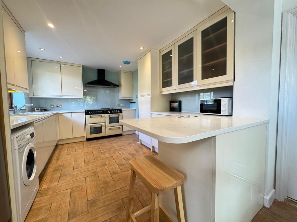 Property photo 2 of 16 Image
