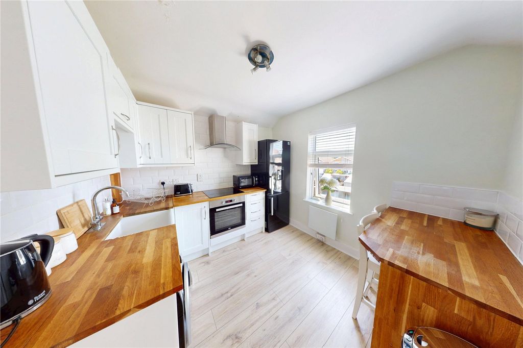 Property photo 2 of 18 Picture No. 28