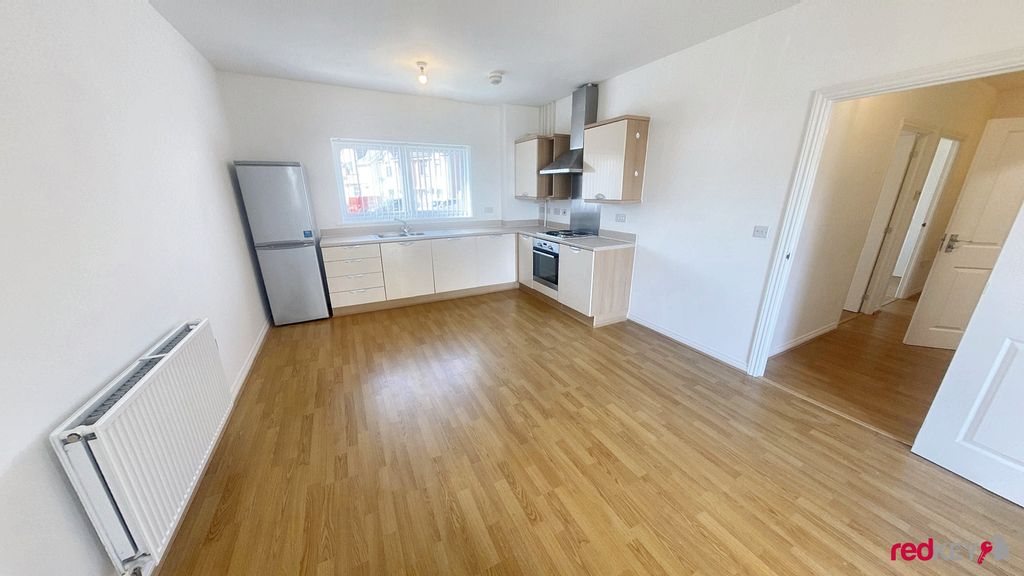 Property photo 3 of 7 Glen Avon Kitchen