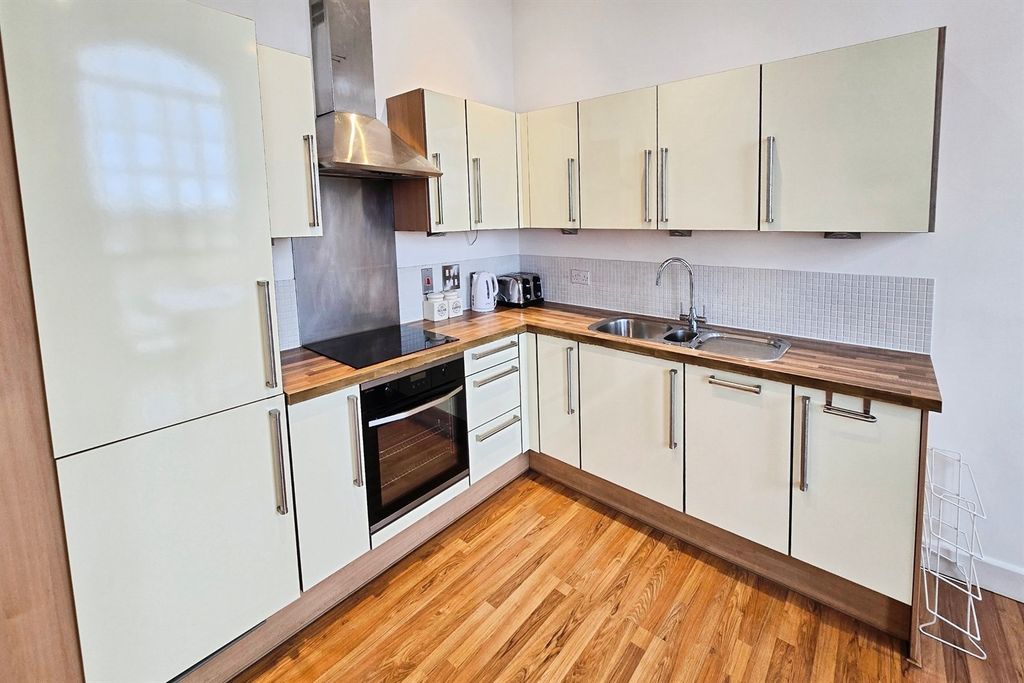 Property photo 2 of 10 Kitchen