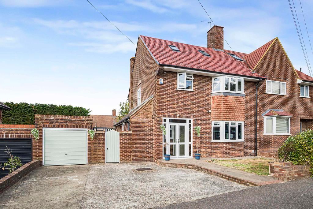 Property photo 1 of 17 External