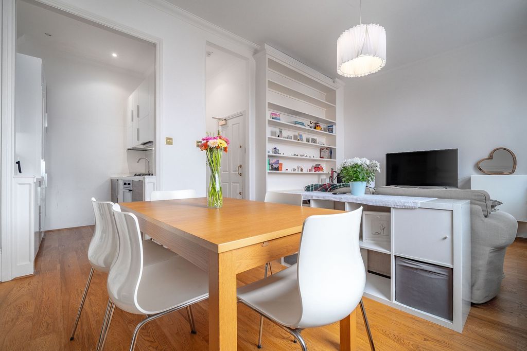 Property photo 2 of 10 Dining Room