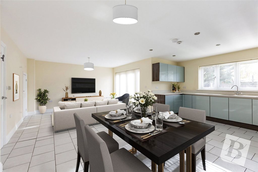 Property photo 3 of 16 Kitchen / Living