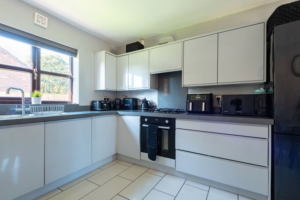 Property photo 3 of 25