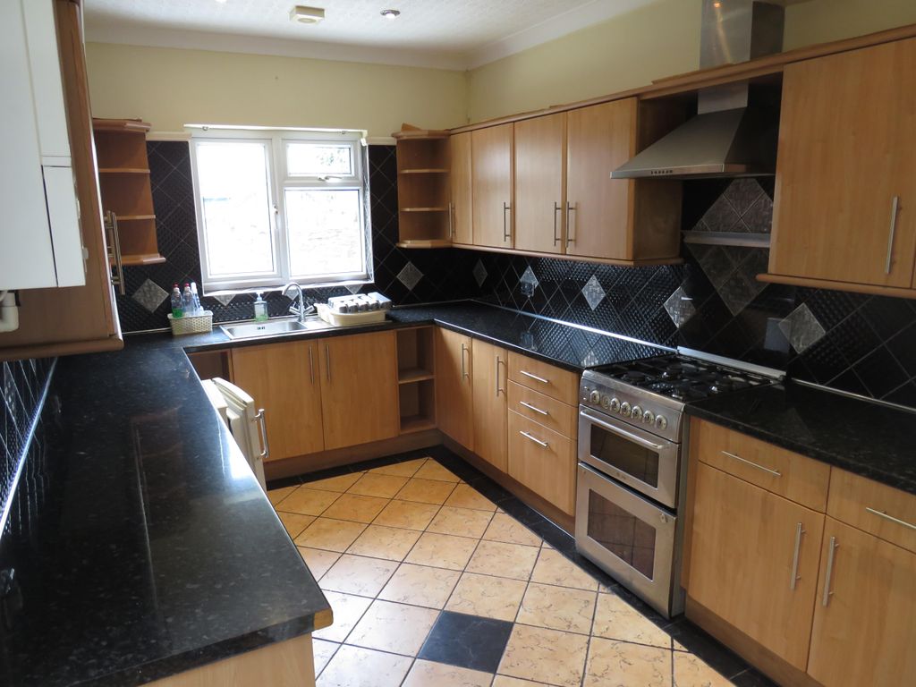 Property photo 1 of 9 Kitchen