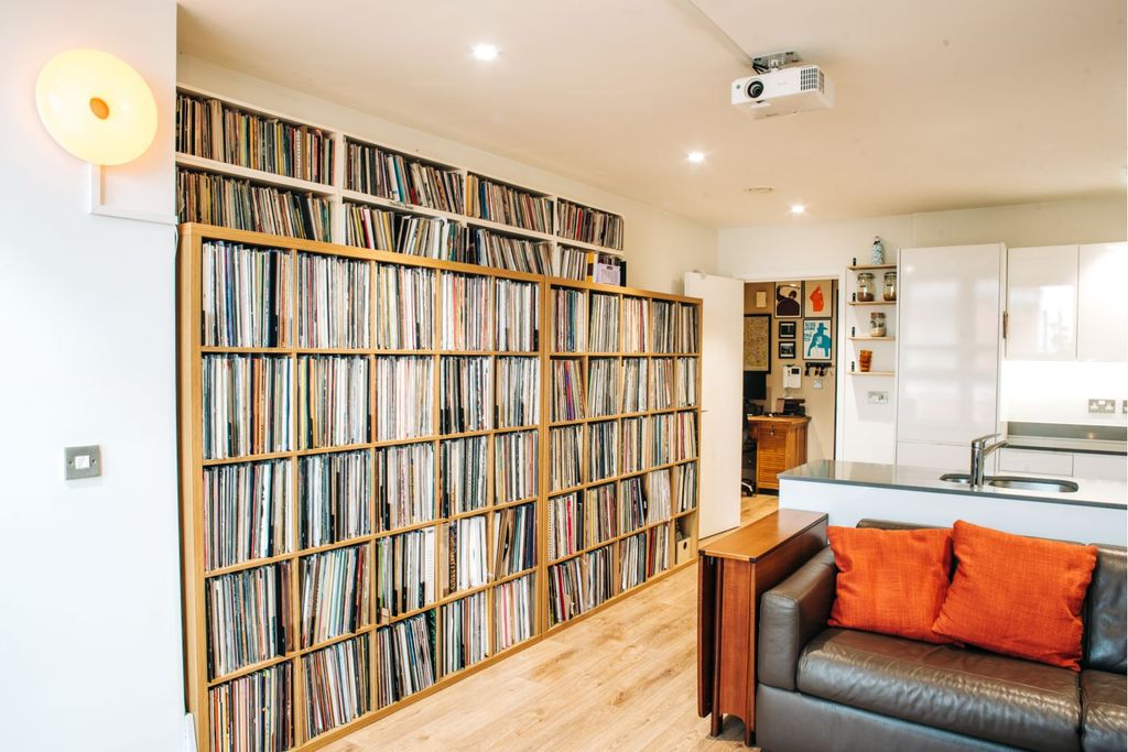 Property photo 3 of 21 Living Room