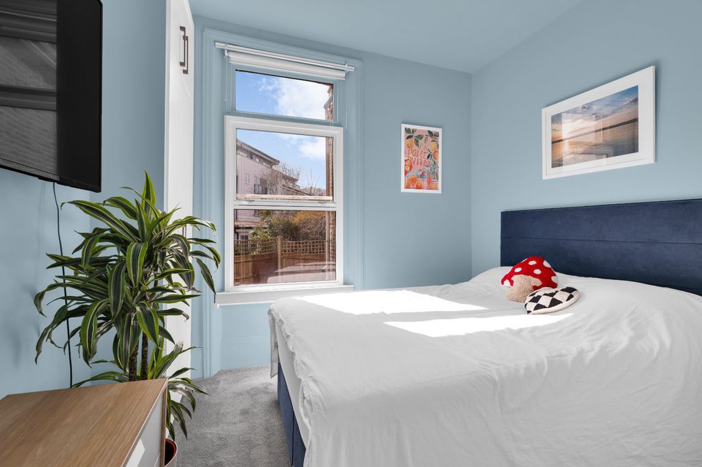 Property photo 2 of 28