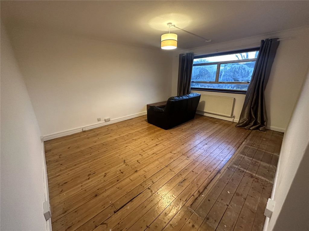 Property photo 2 of 6 Picture No. 12