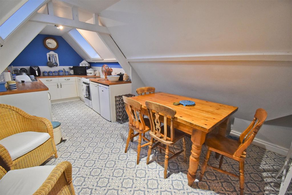 Property photo 3 of 18 Kitchen.Jpg