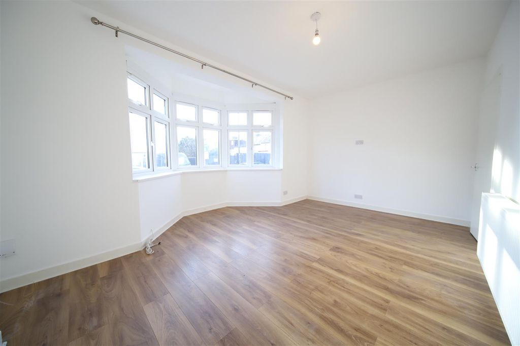 Property photo 3 of 15 Lounge 2.Jpg