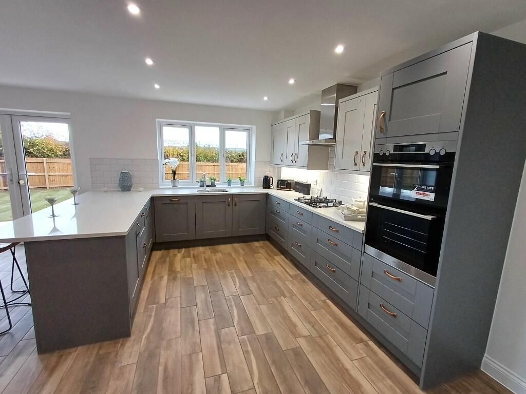 Property photo 3 of 17 Kitchen Farnborough.Jpeg