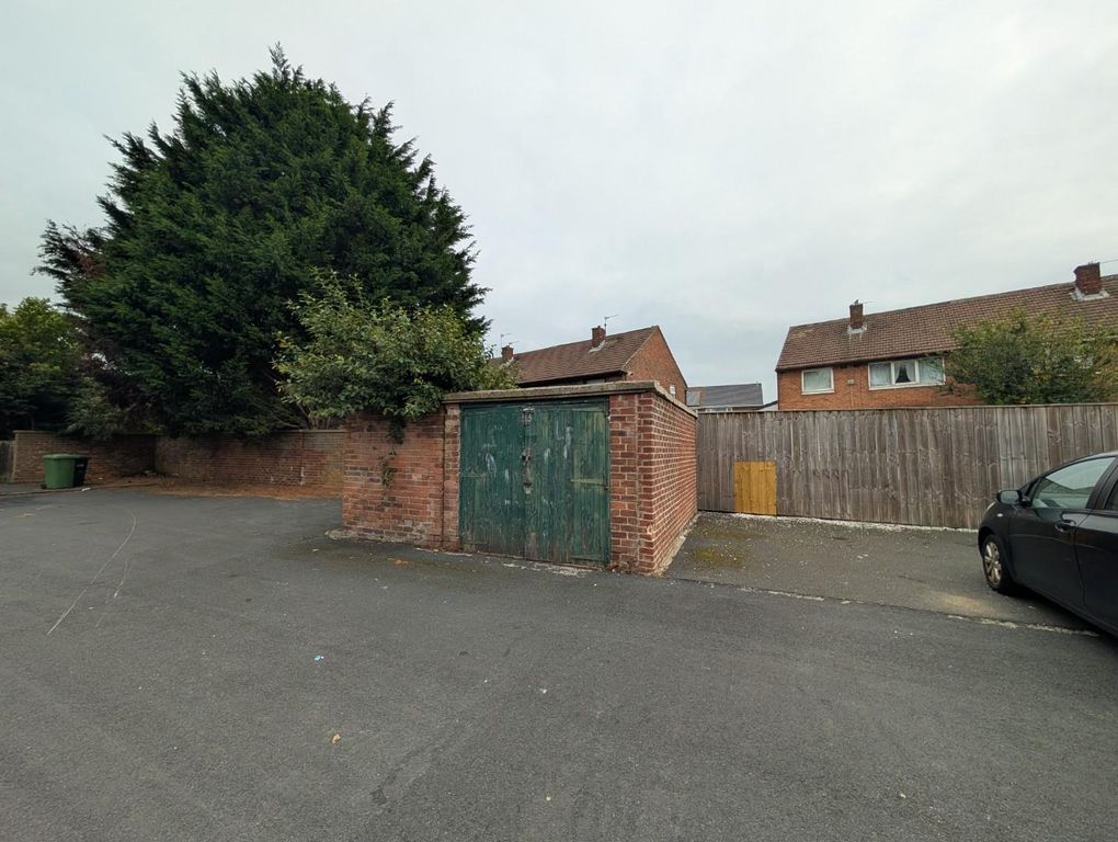 Property photo 2 of 12 Detached Garage