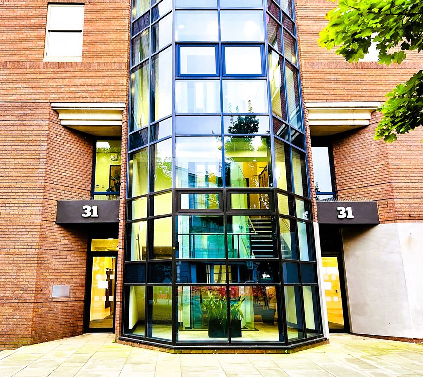 Property photo 1 of 9 Impressive Entrance