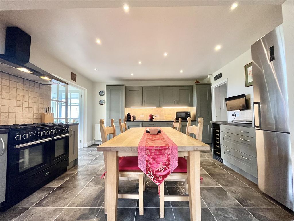 Property photo 2 of 34