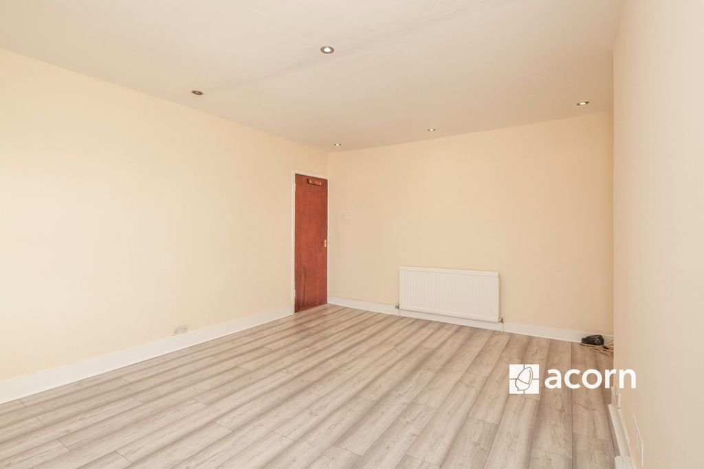 Property photo 3 of 8 F39985d8-dc10-F11...