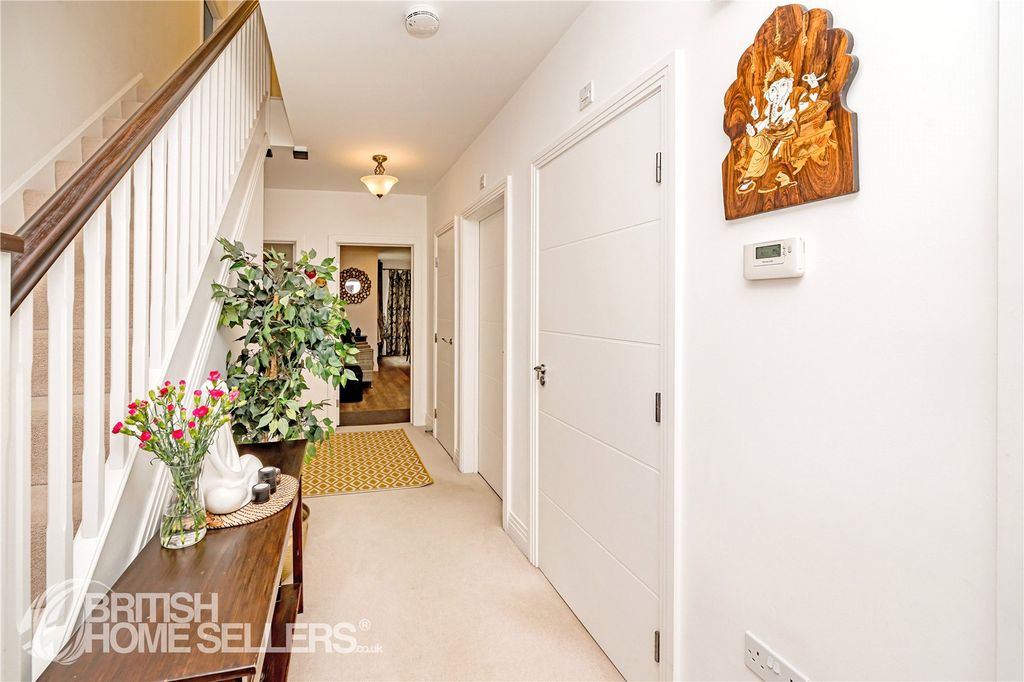 Property photo 2 of 17 Picture No. 16