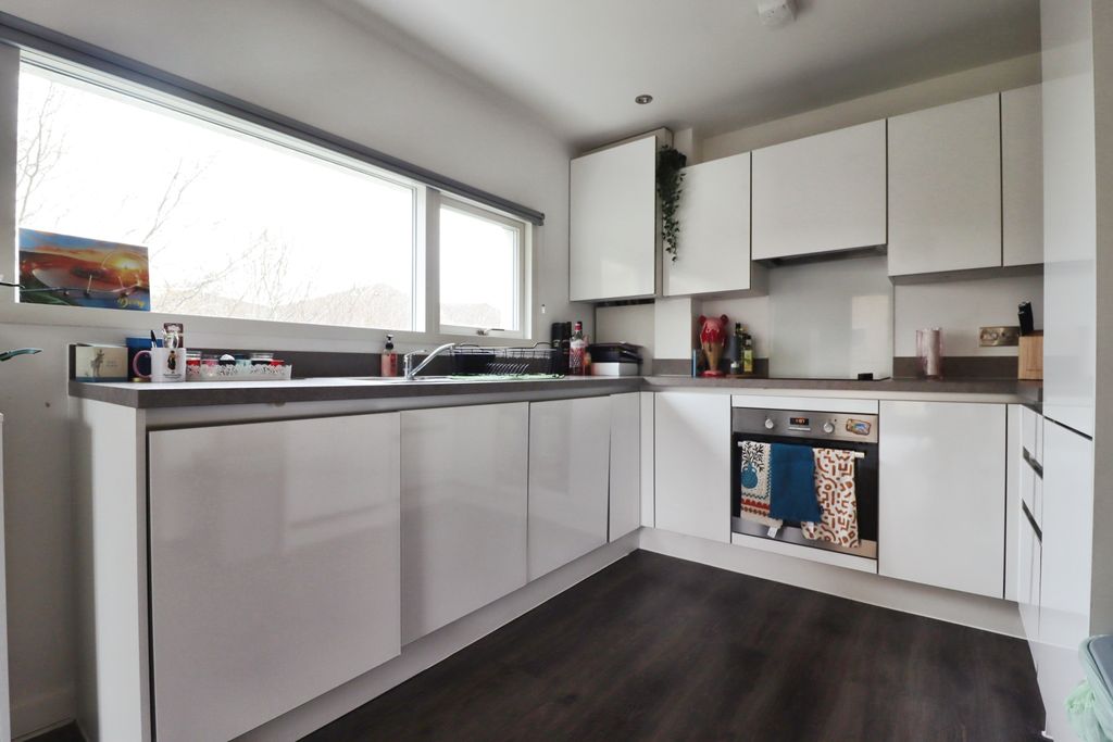 Property photo 3 of 11 Kitchen