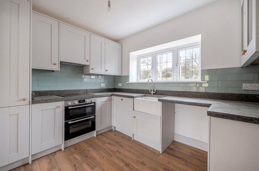 Property photo 3 of 22 1399672-21-696E03...