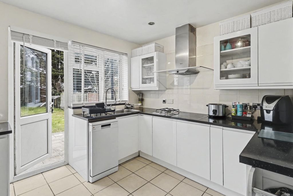 Property photo 3 of 38 Kitchen