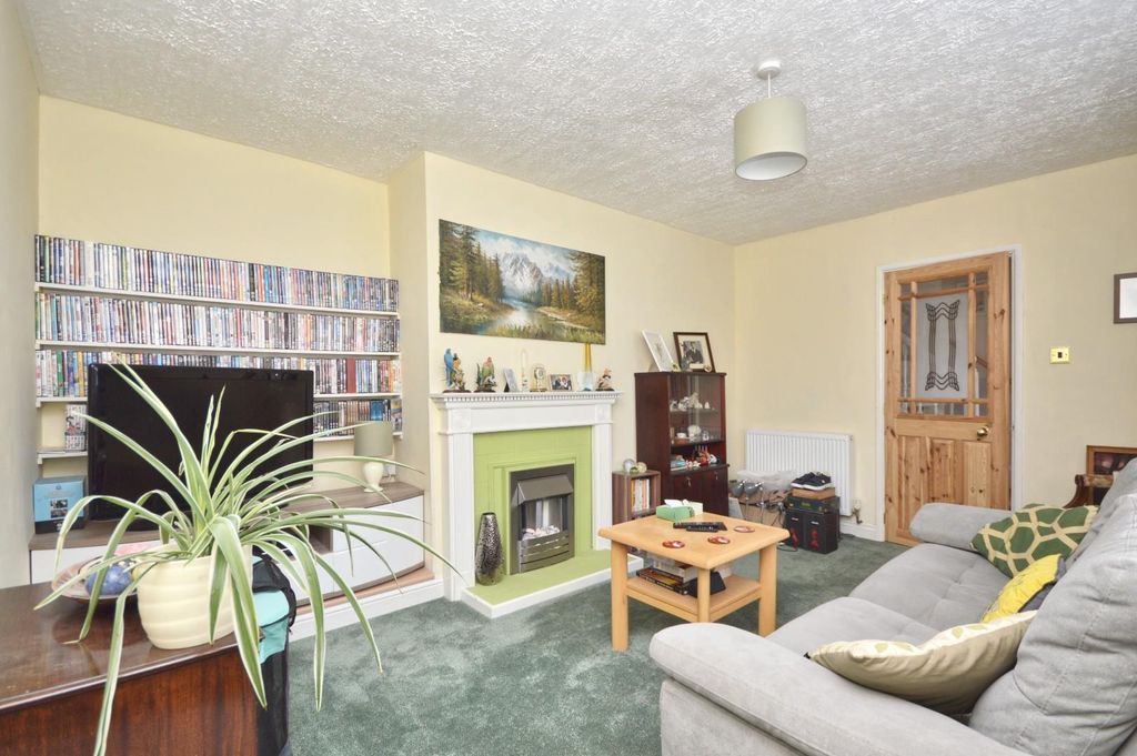 Property photo 2 of 23 Sitting Room