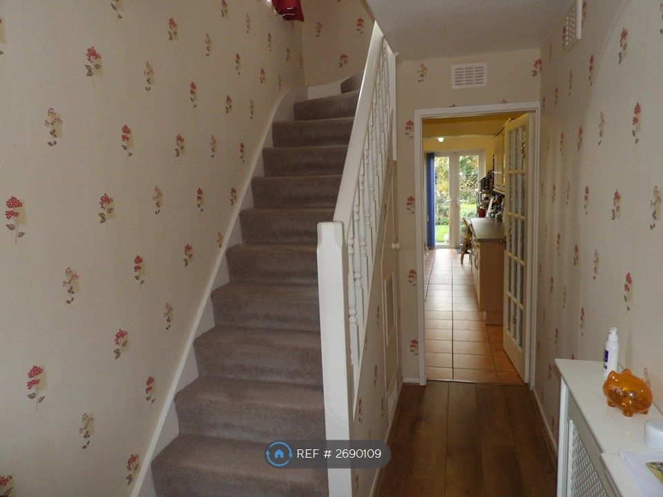 Property photo 2 of 34 Large Hallway