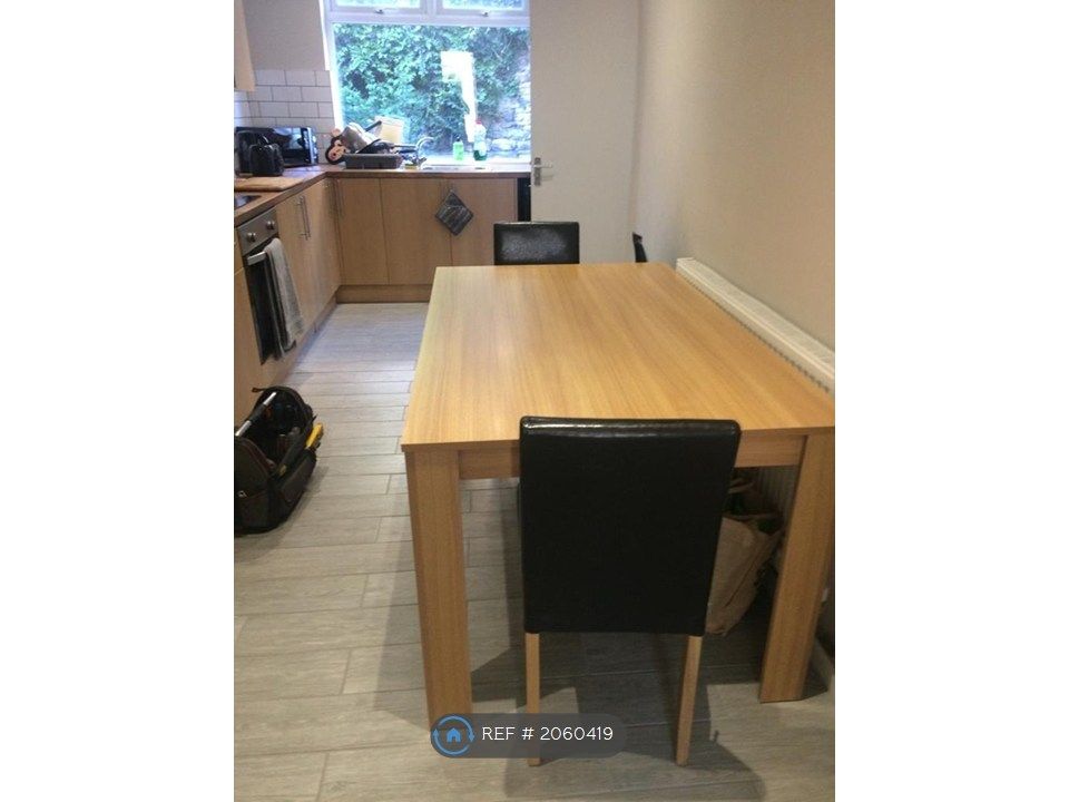 Property photo 1 of 11 Kitchen