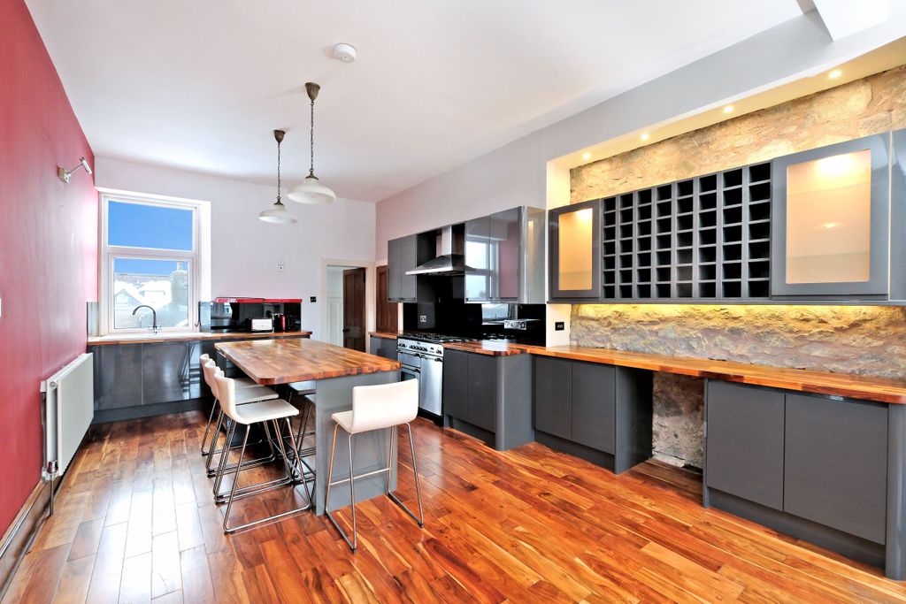 Property photo 1 of 39