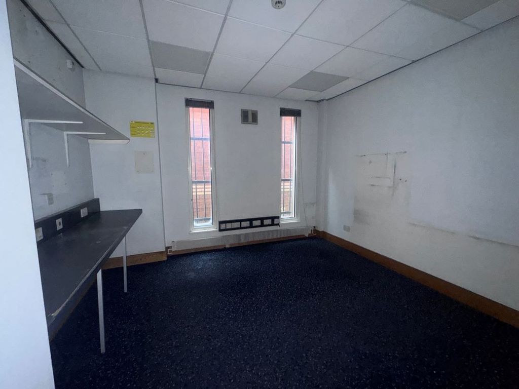 Property photo 2 of 25