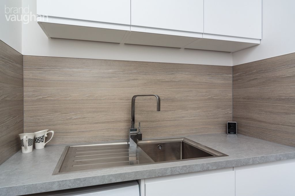 Property photo 3 of 6 Kitchen