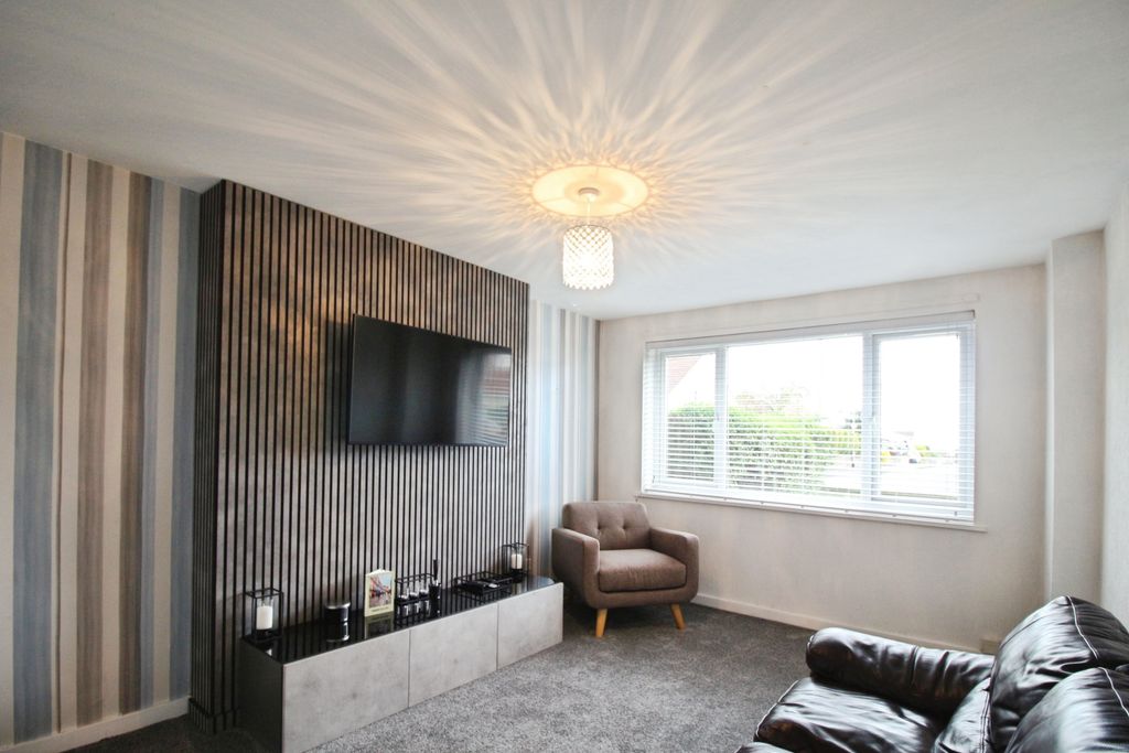 Property photo 2 of 15 Lounge