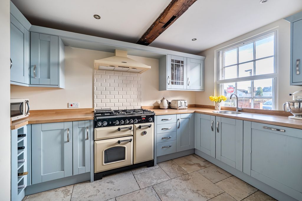 Property photo 2 of 11