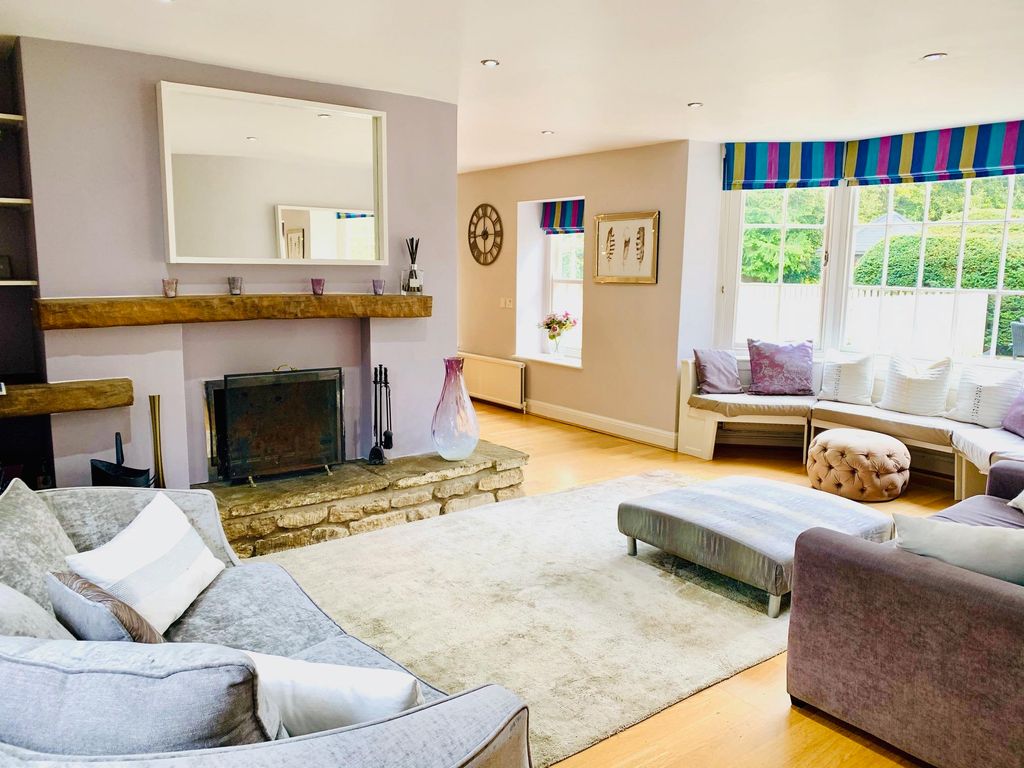 Property photo 1 of 12 Living Room