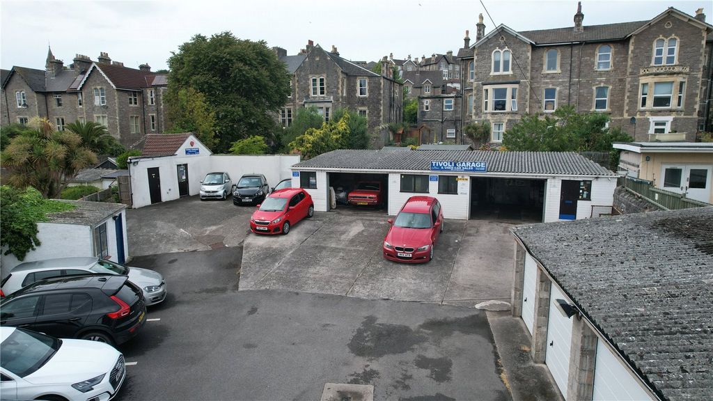 Property photo 1 of 18 Picture No. 23