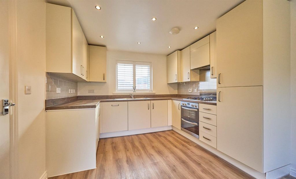 Property photo 2 of 21 Kitchen/Diner