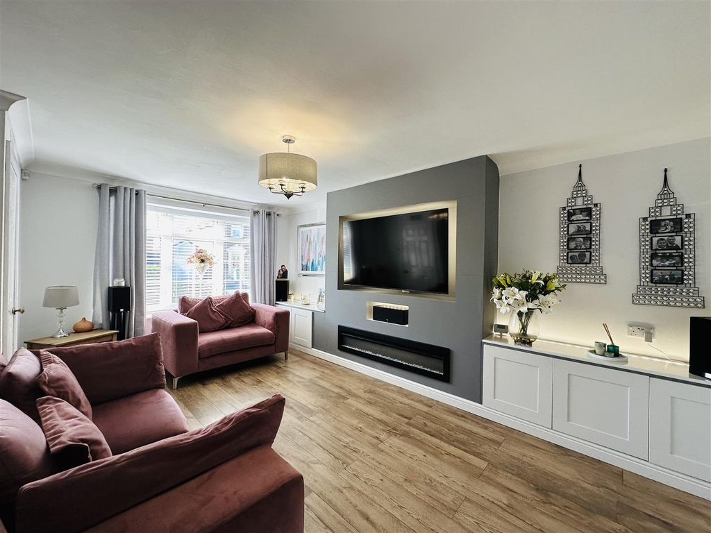 Property photo 3 of 18 Lounge 2.Jpg