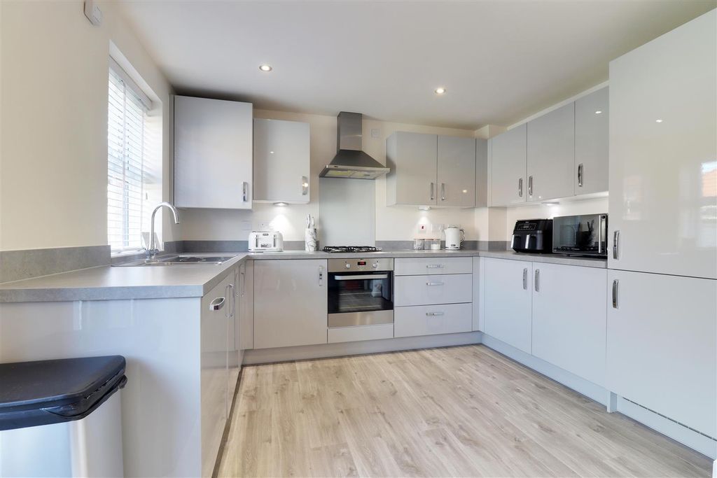 Property photo 2 of 13 Img_3977-Img_3979.Jpg