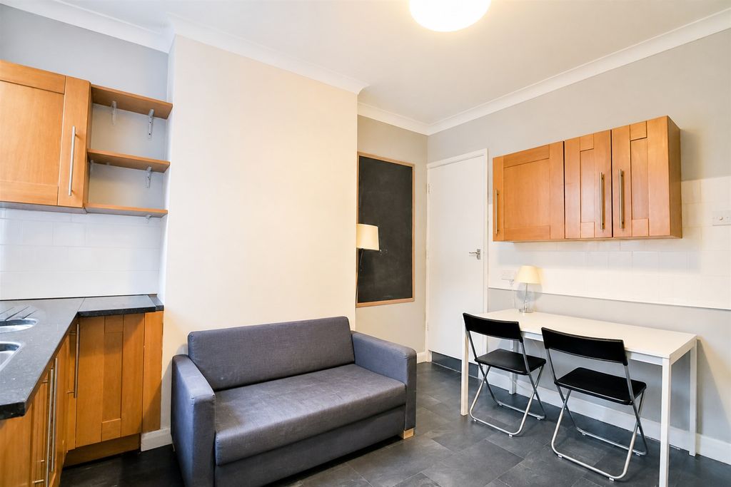 Property photo 1 of 25 4 The Limes 2.Jpg