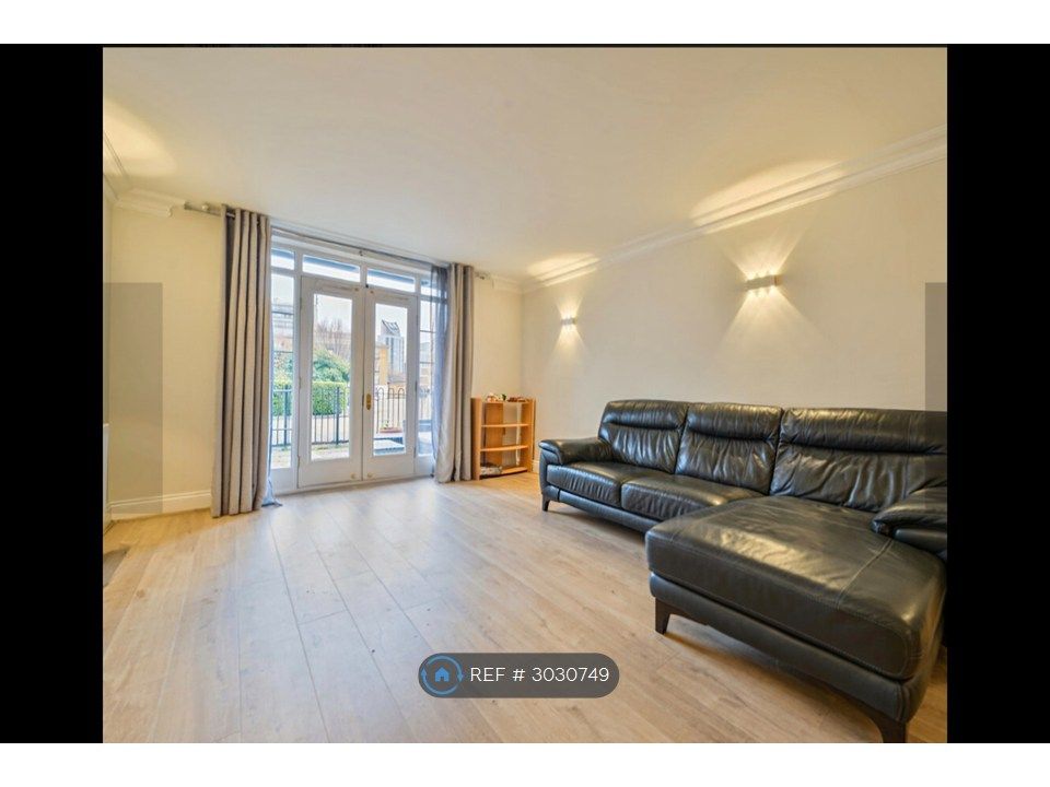 Property photo 1 of 17 Living/Dining Room