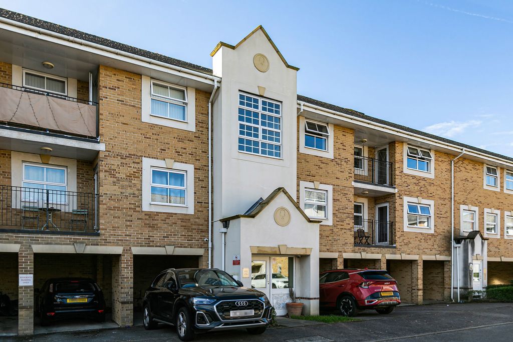 Property photo 1 of 10 Exterior