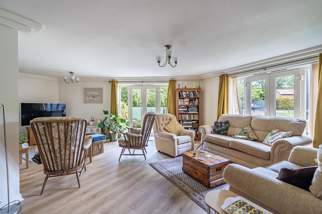 Property photo 2 of 17 Living / Dining