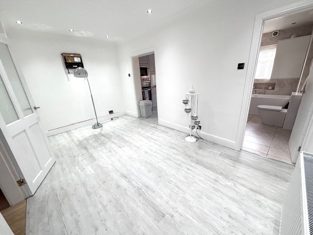 Property photo 3 of 11 Dining Room