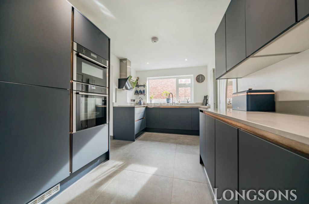 Property photo 3 of 21