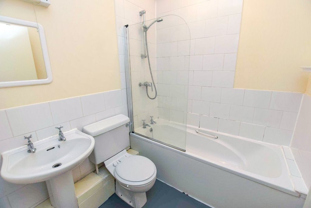 Property photo 3 of 8 Picture No. 35